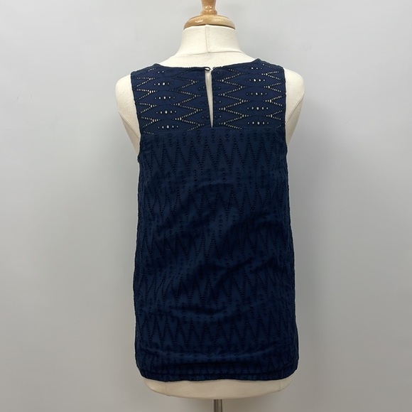 J. Crew Geometric Embroidered Eyelet Sleeveless Woven Blouse Navy 4 Tall - Picture 5 of 9